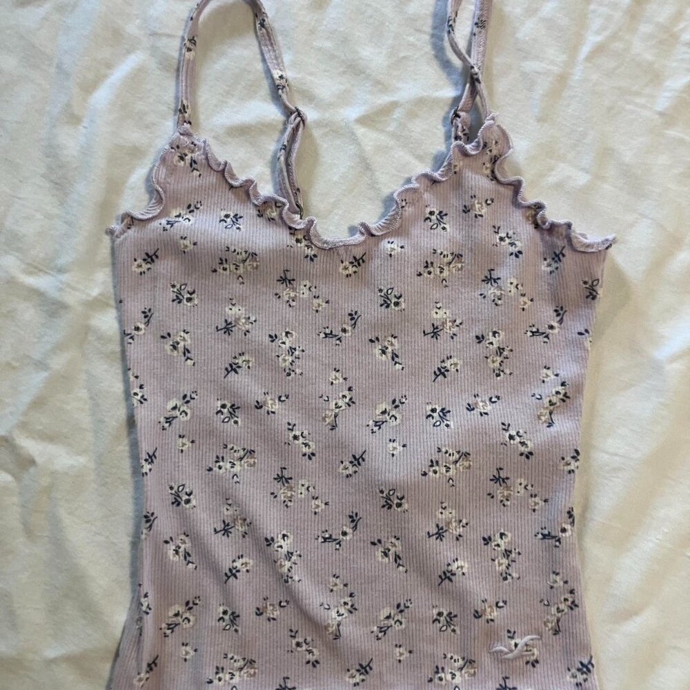Hollister Co. Size XXS lilac floral cami top